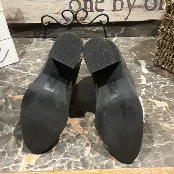 BOOTIES - Picture 4 of 5